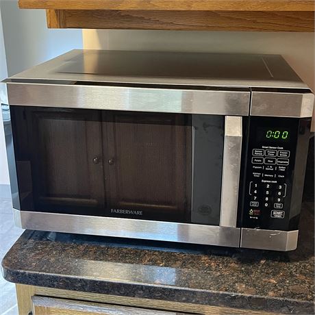 Farberware 1100 Watts Microwave Model FMO16AHTPLB