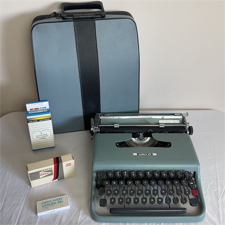 Vtg Underwood Olivetti Lettera 22 Typewriter w/ Carry Case, Inked Ribbon, & Tabs