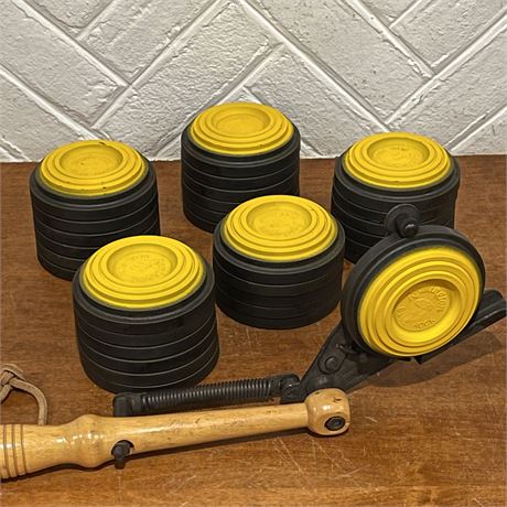 30 Vtg Remington Dupont Blue Rock Clay Pigeon Targets and Thrower