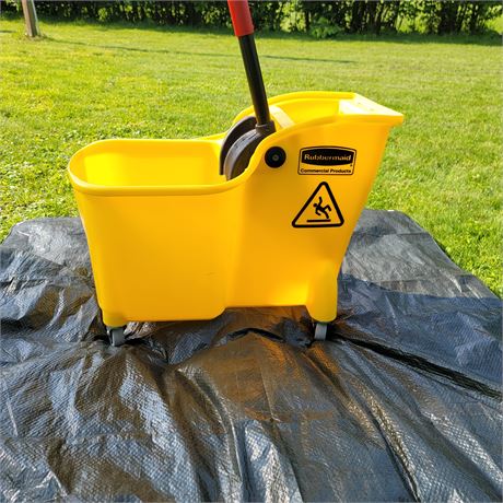 Rubbermaid mop bucket