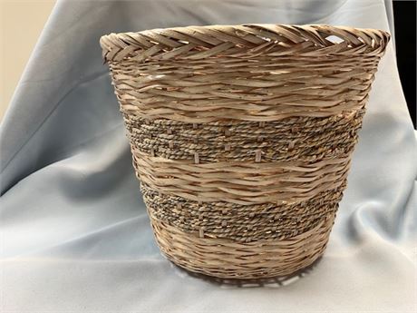 Decorative light Brown/Tan Wicker Waste Basket