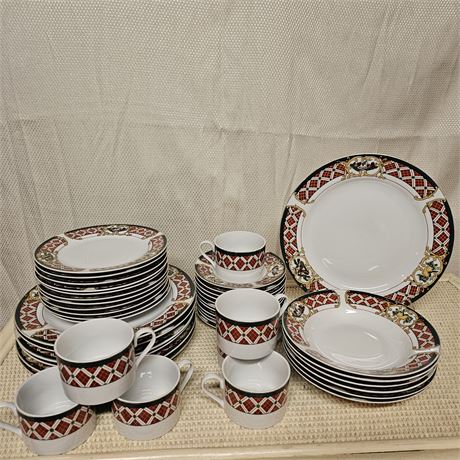 Gibson Designs Windsor Christmas Holiday Dishes