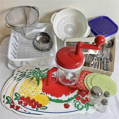 Great Quantity of Kitchen Items