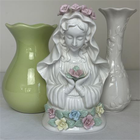 Lefton China Virgin Mary Nightlight w/ Coordinated Decorative Vases