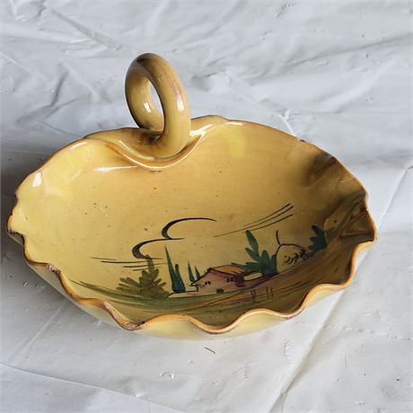 Scallop-edged ceramic dish, Made in Italy