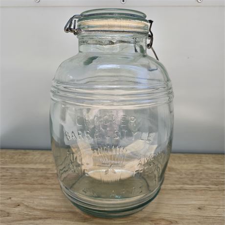 Cracker barrel style 4 qt. glass jar w/ locking lid