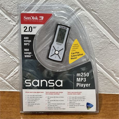 NIB SanDisk Sansa 2GB m250 MP3 Player