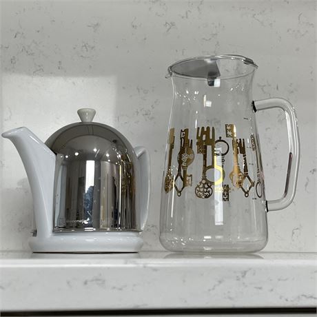 Vtg Pyrex Gold Key Glass Pitcher w/ Bredemeijer Cosy Manto Holland Tea Pot