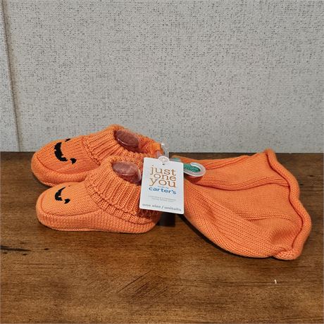 Carter's Brand Baby Halloween Knit Booties & Hat *NWT*