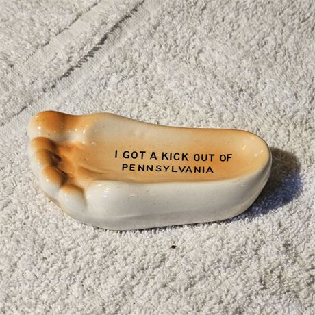 Vintage ceramic souvenir ashtray from Pennsylvania 1960s 70s