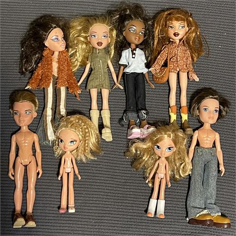 Grouping of 8 Vtg Bratz Dolls