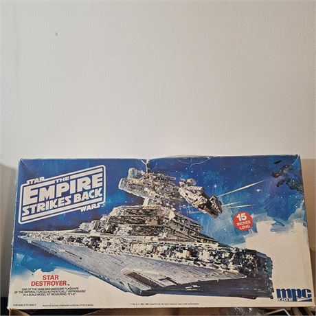 MPC Star Wars-the Empire Strikes Back Star Destroyer Model Kit