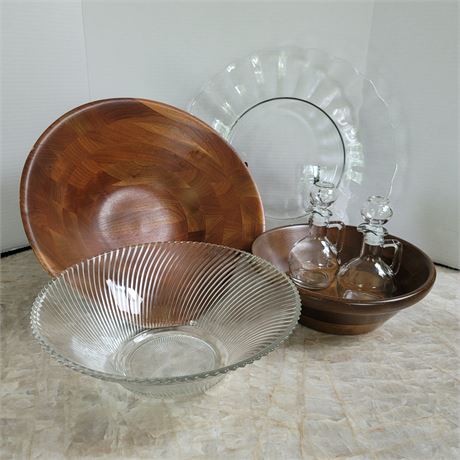 Salad Bowls and Cruets with Stopper