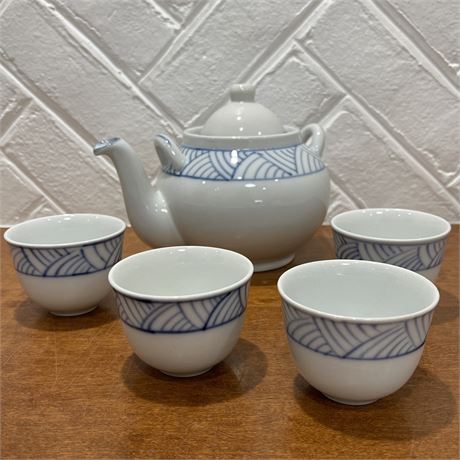 Vintage Ceramic Blue and White Teapot with 4 Teacups