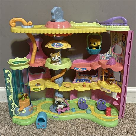 Littlest Pet Shop Play Town Playset with Animals and Accessories