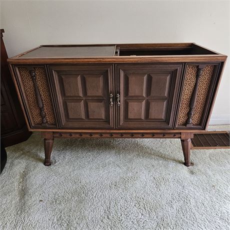 Magnovox Vintage Record Player