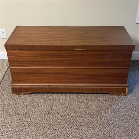 Very Old Roos Sweetheart Cedar Chest