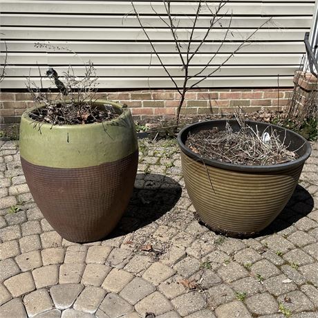 2 Very Large Planting Pots
